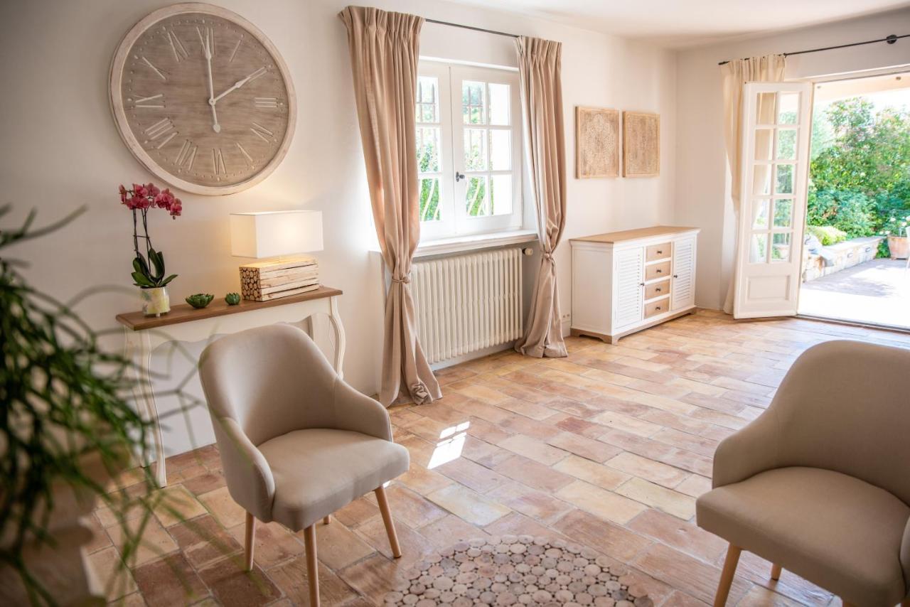 Le Mas De La Source Bed and Breakfast Mougins Exteriör bild